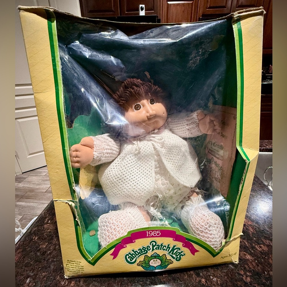 Cabbage Patch Kids 1985 16in Girl Doll Brown Hair Brown Eyes in Original Box